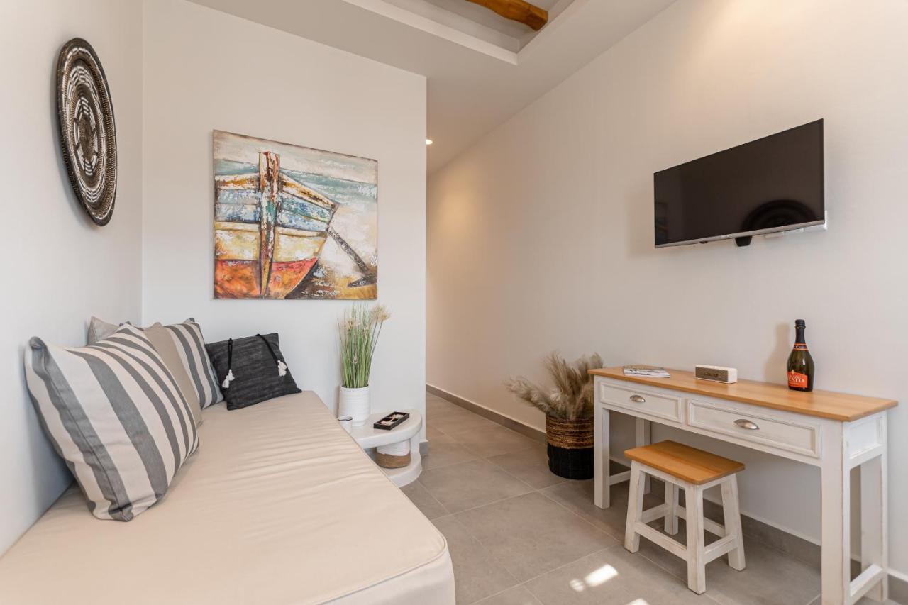 Porto Dema Luxury Suites Schoinoussa Buitenkant foto
