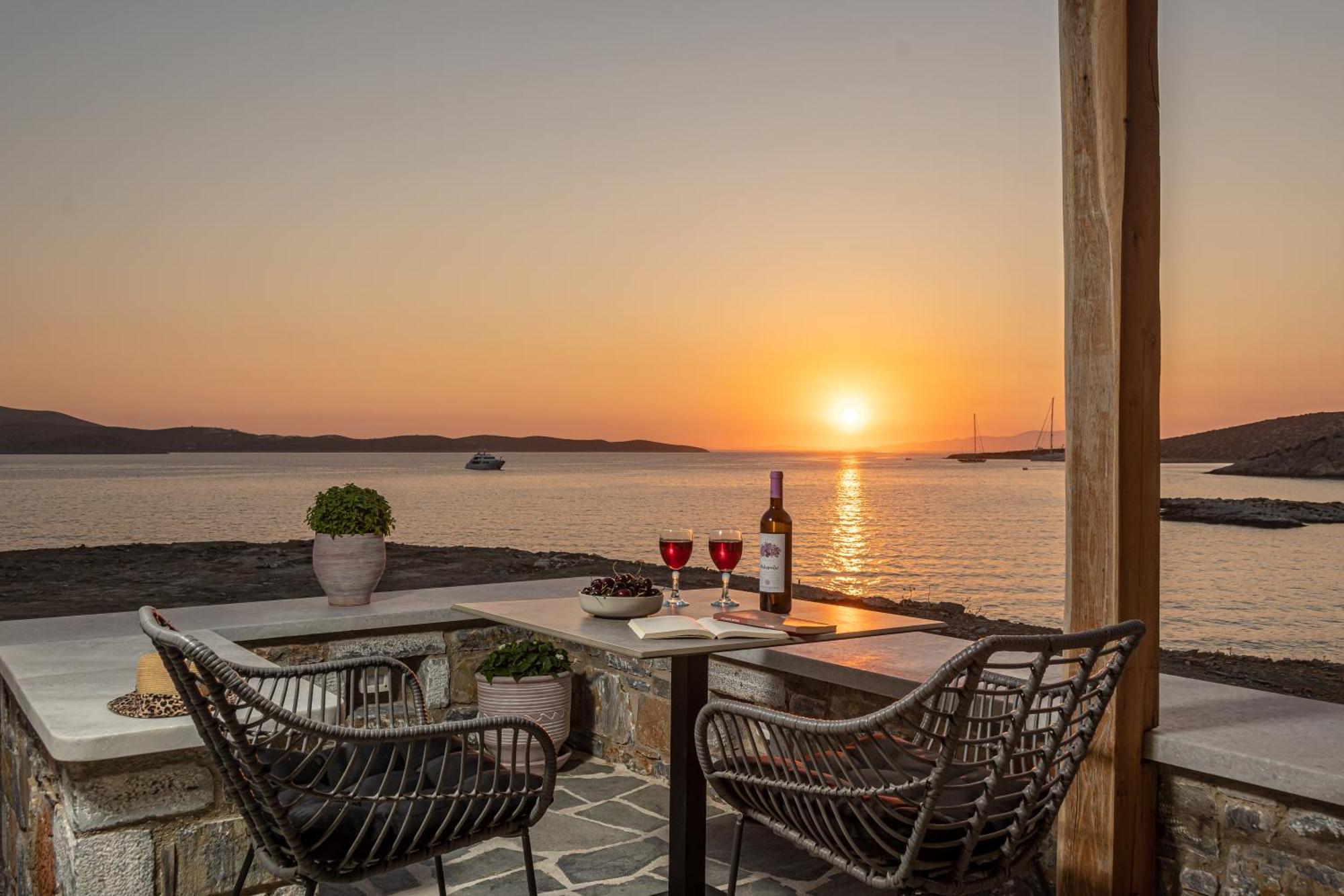 Porto Dema Luxury Suites Schoinoussa Buitenkant foto