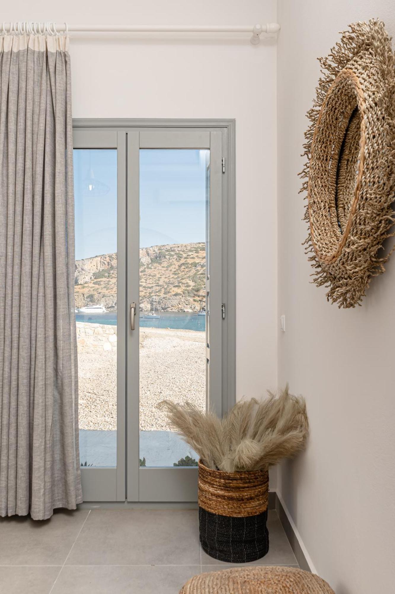 Porto Dema Luxury Suites Schoinoussa Buitenkant foto